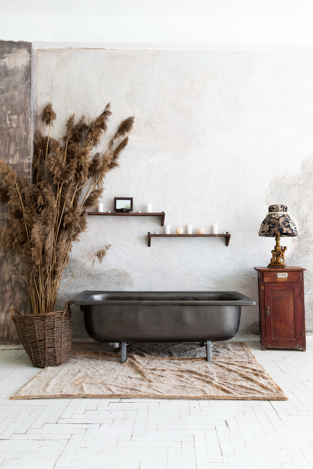 interior-design-with-vintage-bathtub